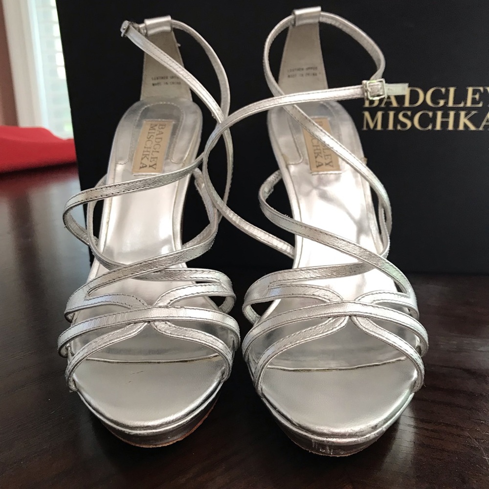 *SOLD*Badgely Mischka Silver Strappy Sandals 7 1/2
